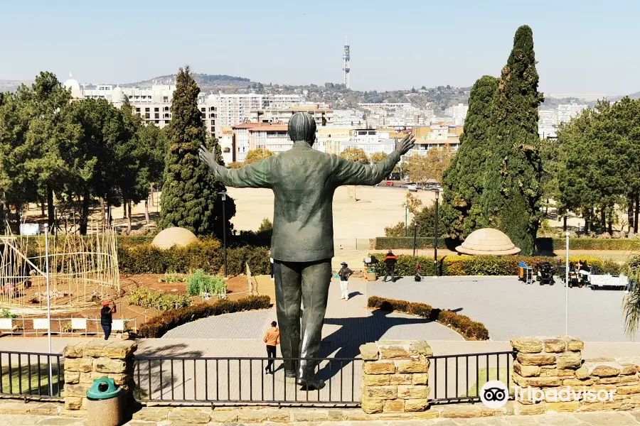 Mandela Statue