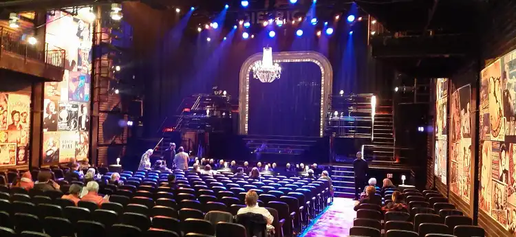 Các khách sạn gần Panasonic Theatre