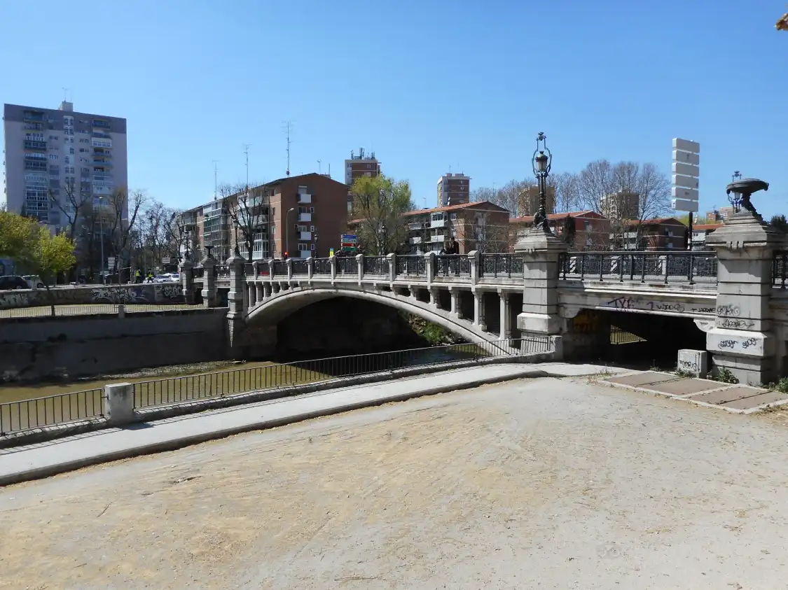 Hotel in zona Ponte della Regina Vittoria