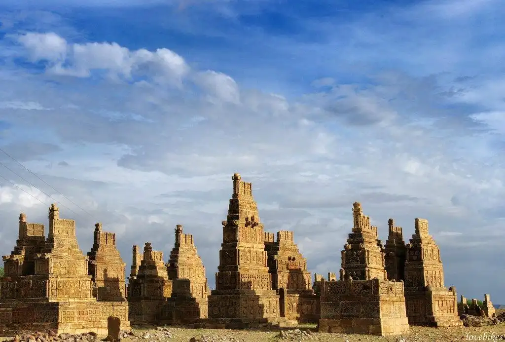 Hotels near Kirthar National Park