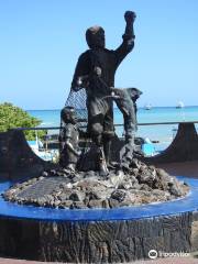 Monumento al Pescador Galapagueno