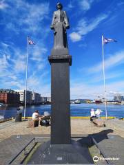 War Memorial Shetlands-Larsen