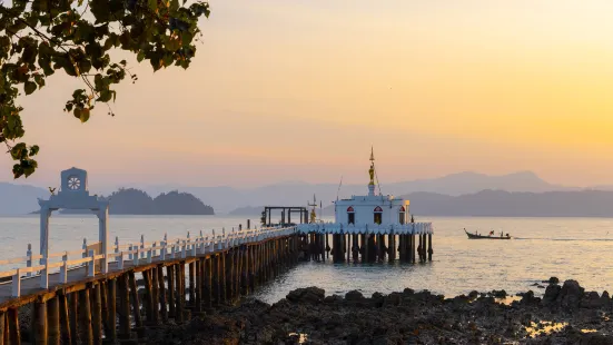 Wat Koh Phayam วัดเกาะพยาม