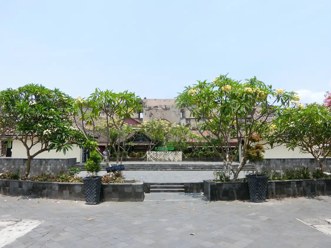 Hotels near Pasar Ngasem