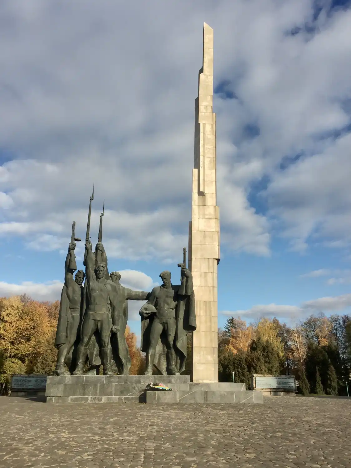 Hotels near Monument of Eternal Glory