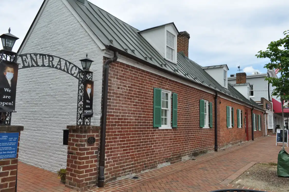 Các khách sạn gần James Monroe Museum and Memorial Library