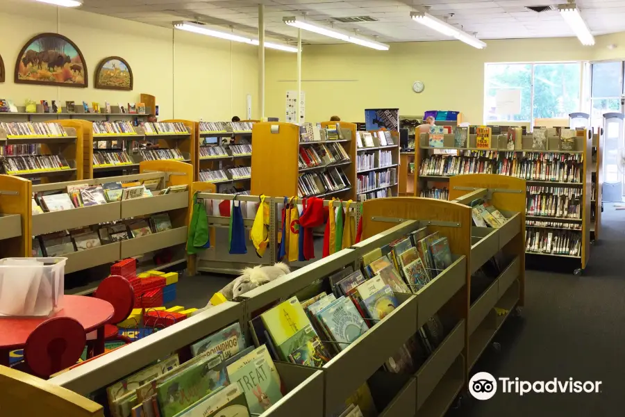 High Plains Library District - Lincoln Park Library