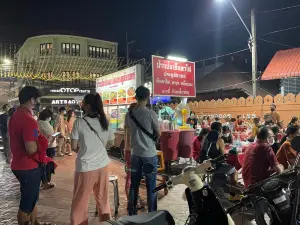 ตลาดโต้รุ่งประตูชัย
