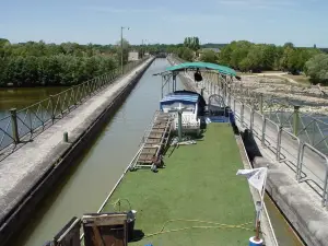 Pont Canal Du Guetin