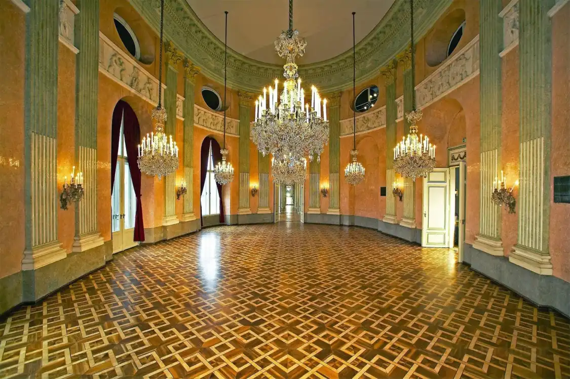 Hotel berhampiran Palais Auersperg