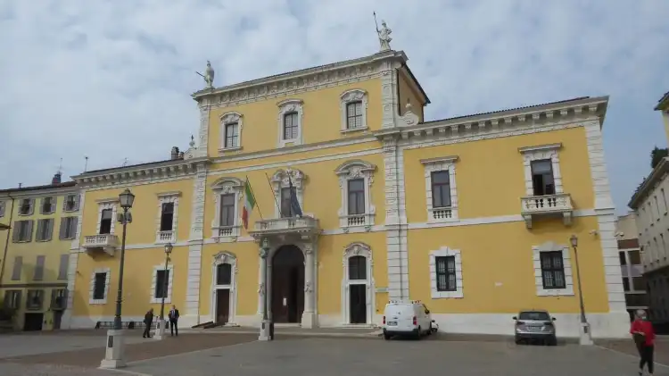 Hotels near Piazza del Mercato
