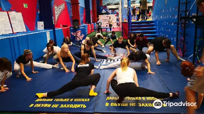 3_Trampoline Center Vnebopark
