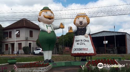 Monumento Bonecos Fritz e Frida