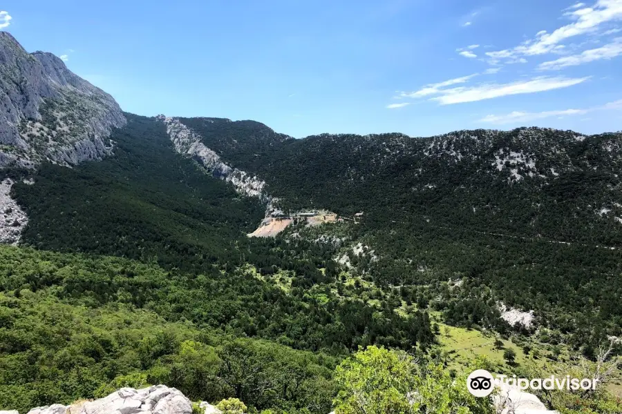 Gornja Brela - Berulia - Central Dalmatia Croatia - Theme Trails