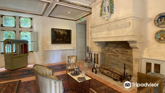 Castle de Dampierre-sur-Boutonne