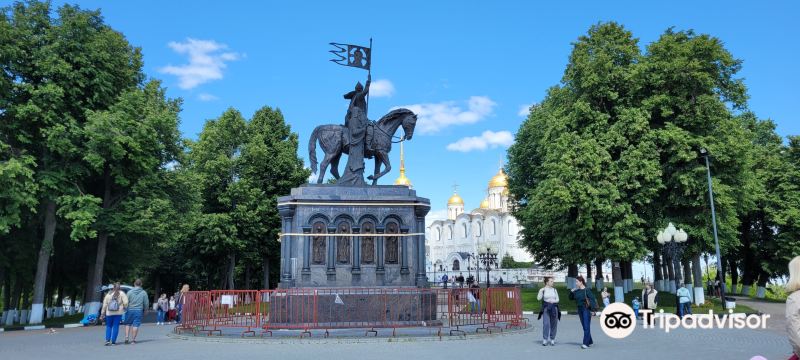 Pamyatnik Knyazyu Vladimiru I Svyatitelyu Fedoru