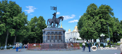 Pamyatnik Knyazyu Vladimiru I Svyatitelyu Fedoru