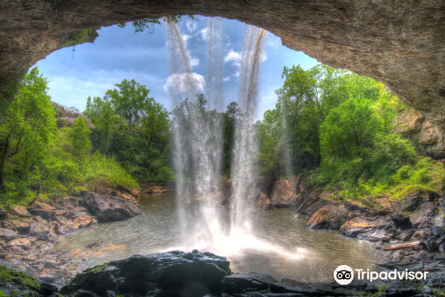 Noccalula Falls Park & Campground