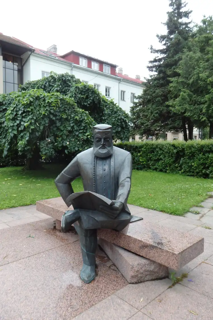 Hotels near Carl Robert Jakobsoni monument