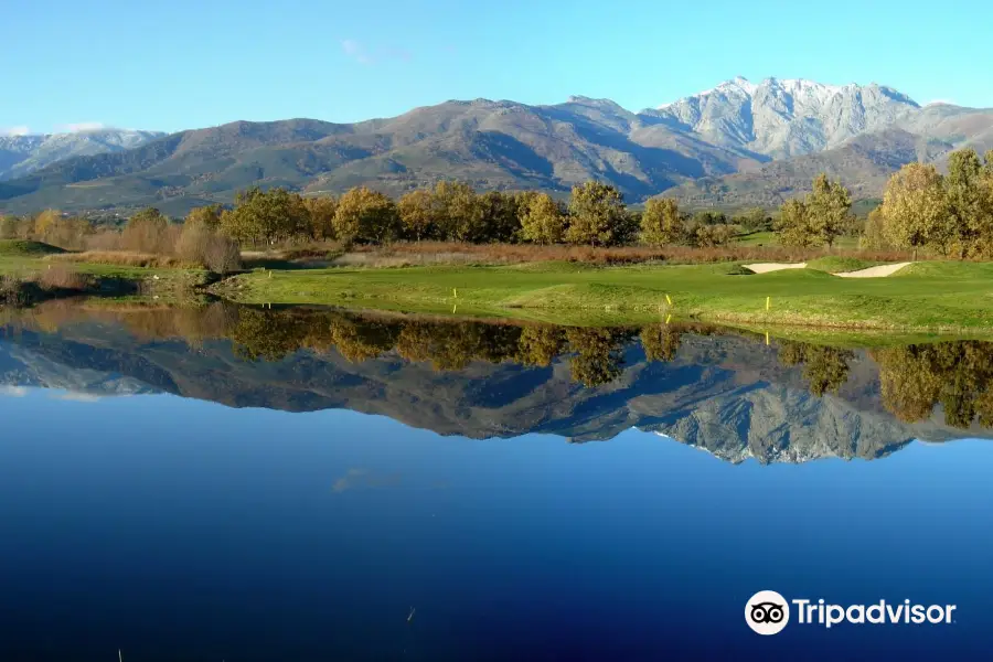 Campo De Golf De Candeleda