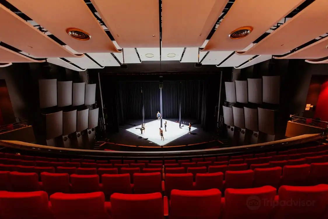 Hotels near Frankston Arts Centre