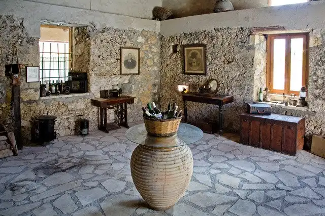 Hotels near Divino Wines & Vinegar