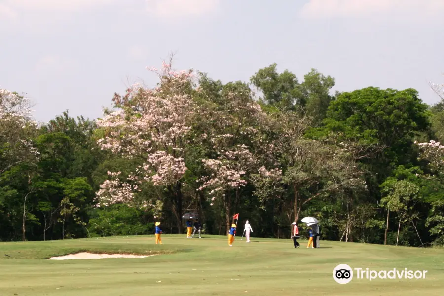 สนามกอล์ฟนวธานี