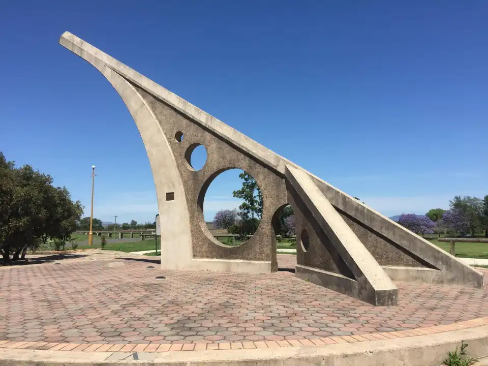 1_Singleton Sundial