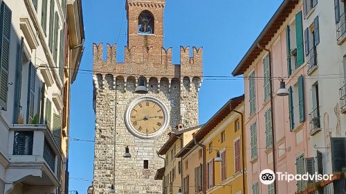 Torre e Fontana della Palata