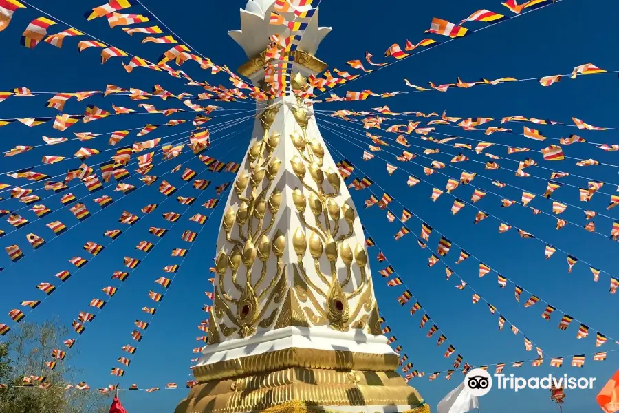 Wat Khao Sanam Chai