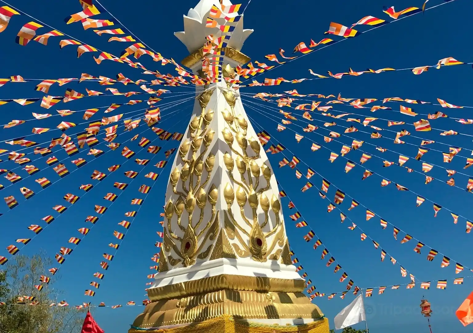 Hotels near Wat Khao Sanam Chai