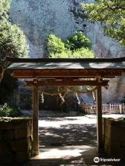 Hananoiwaya Shrine