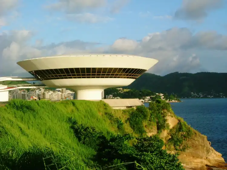 Hotels near Caminho Niemeyer
