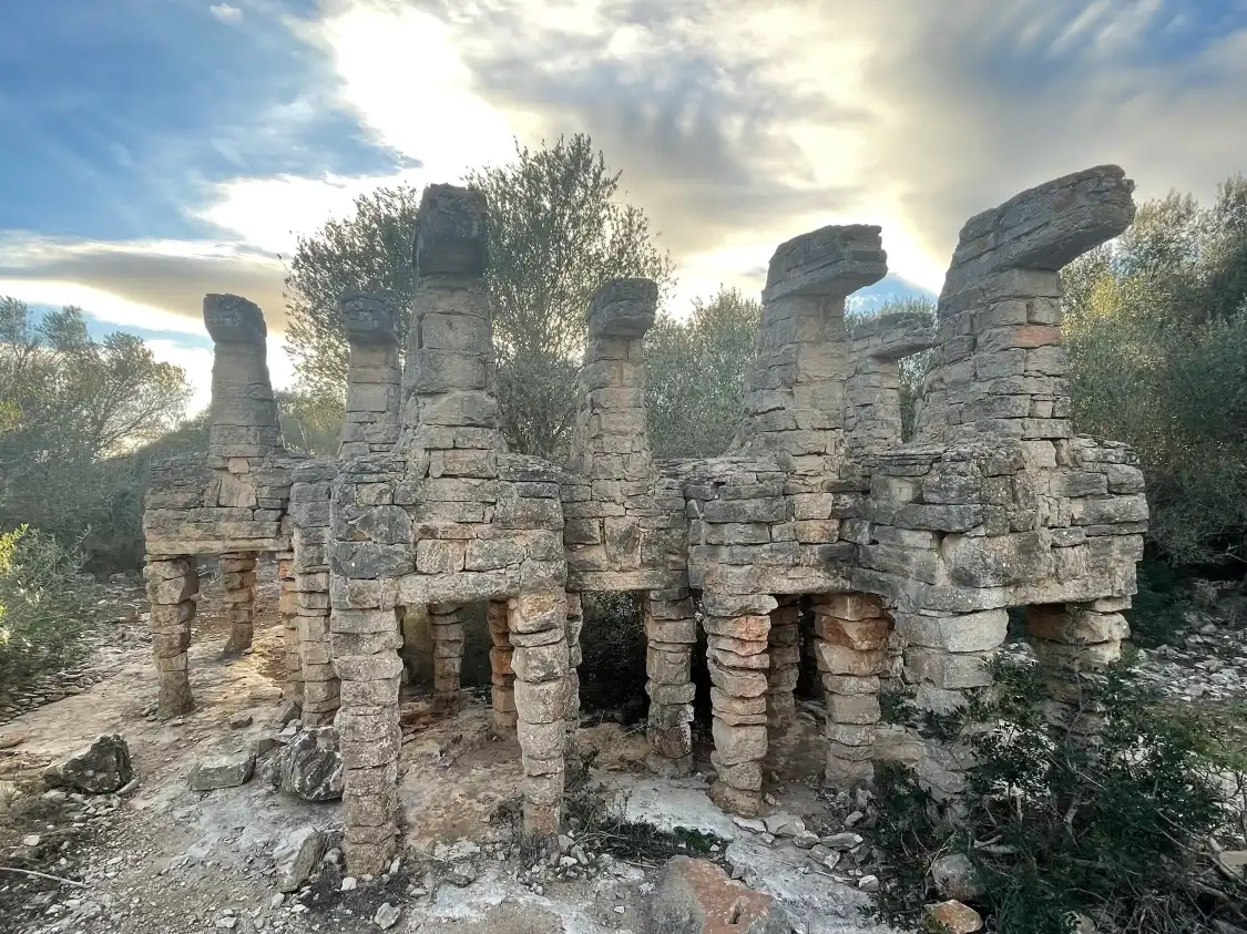 Hotels near Caballos de Rolf Schaffner