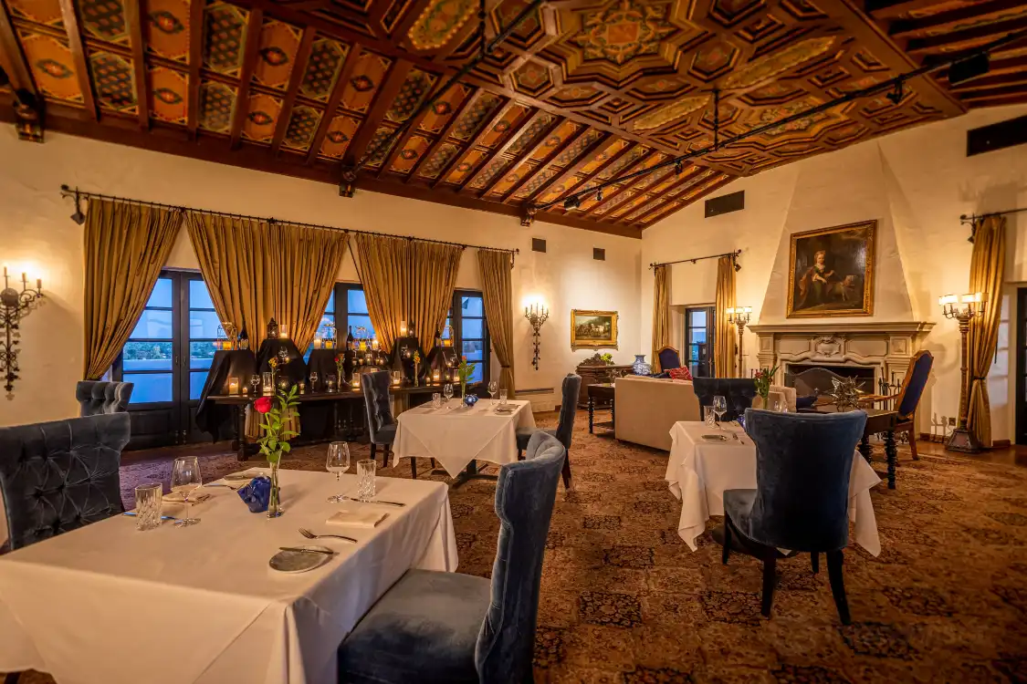 Hotels near Wrigley Mansion