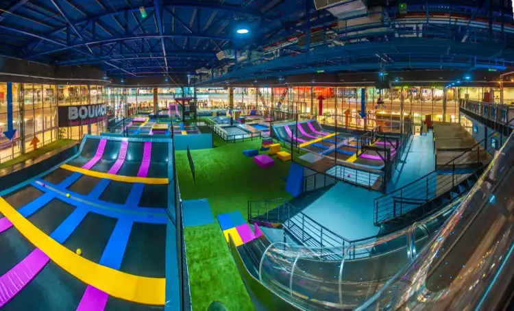 Các khách sạn gần BOUNCE