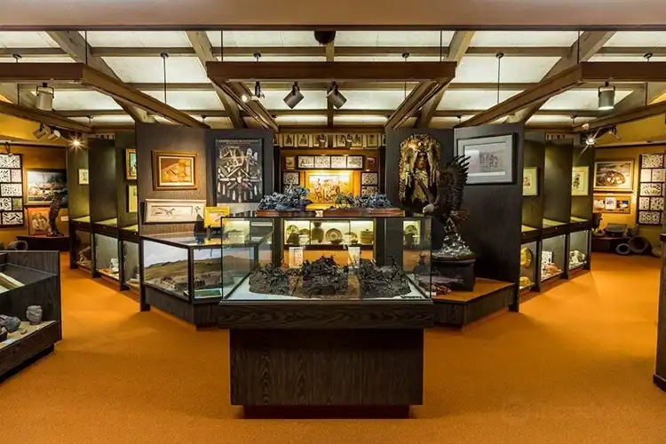 Hotel dekat The Favell Museum