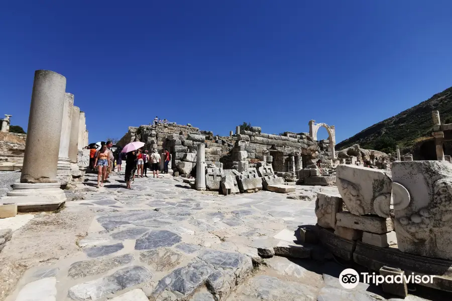 Fountain of Pollio, Ephesus