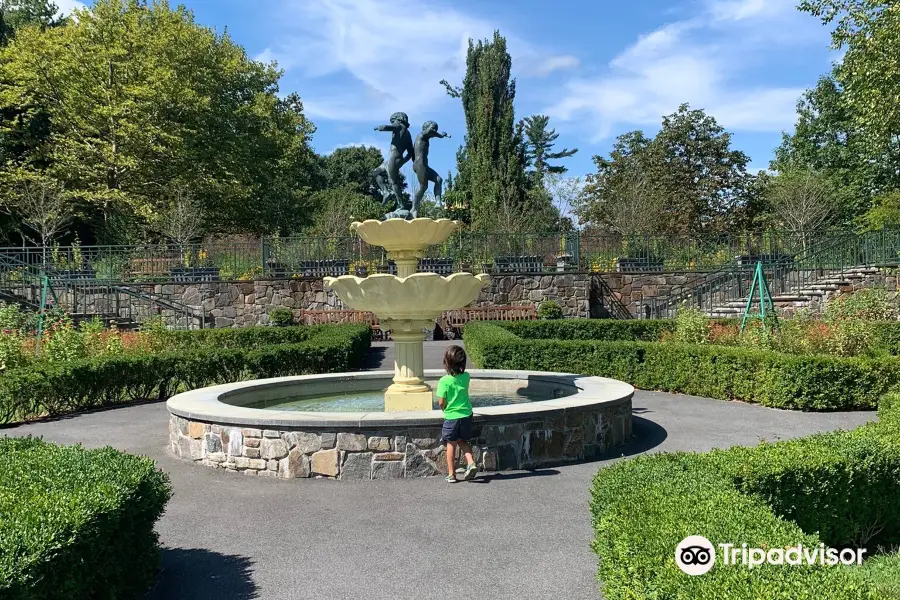 Lasdon Park, Arboretum & Veterans Memorial