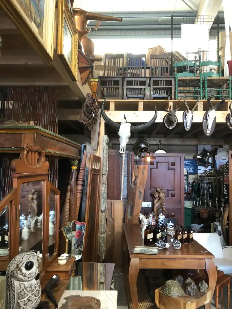 Hotels near Consell Flea Market