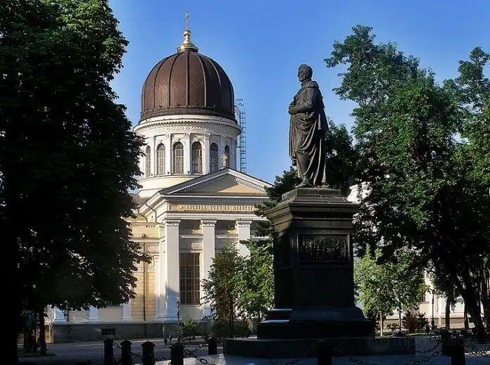 Hotels near Monument to Mikhail Vorontsov