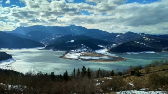 Lake Izvorul Muntelui