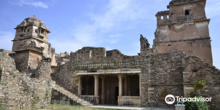 拉納·庫姆巴王宮