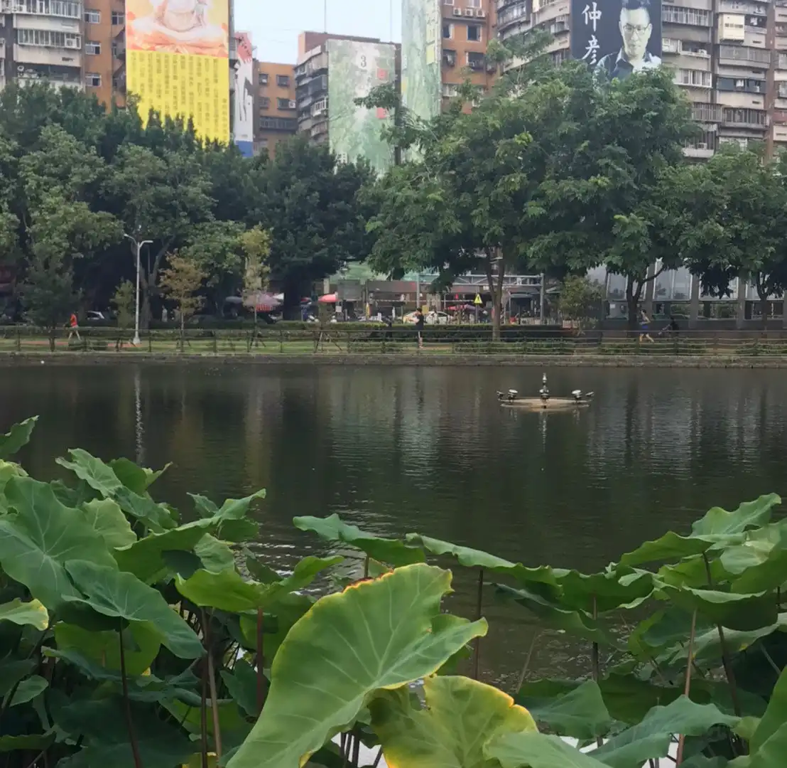 青年公園周辺のホテル
