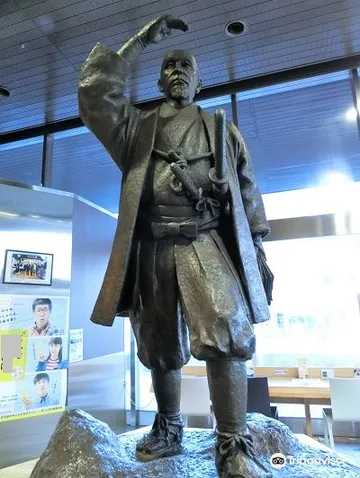 5_Shima Yoshitake Statue