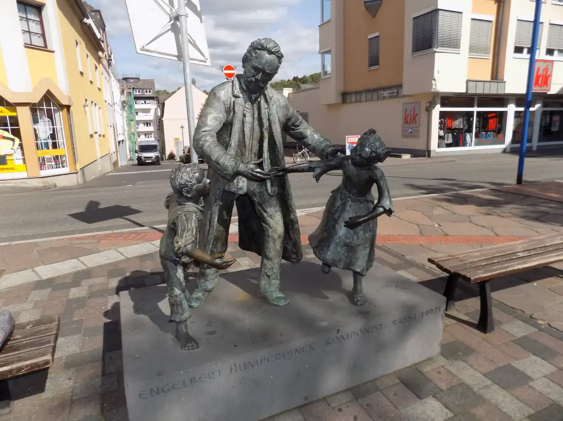 Hotels near Engelbert Humperdinck mit Haensel und Gretel