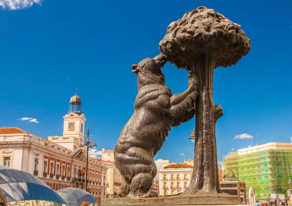 Hotels near Statue of the Bear and the Strawberry Tree