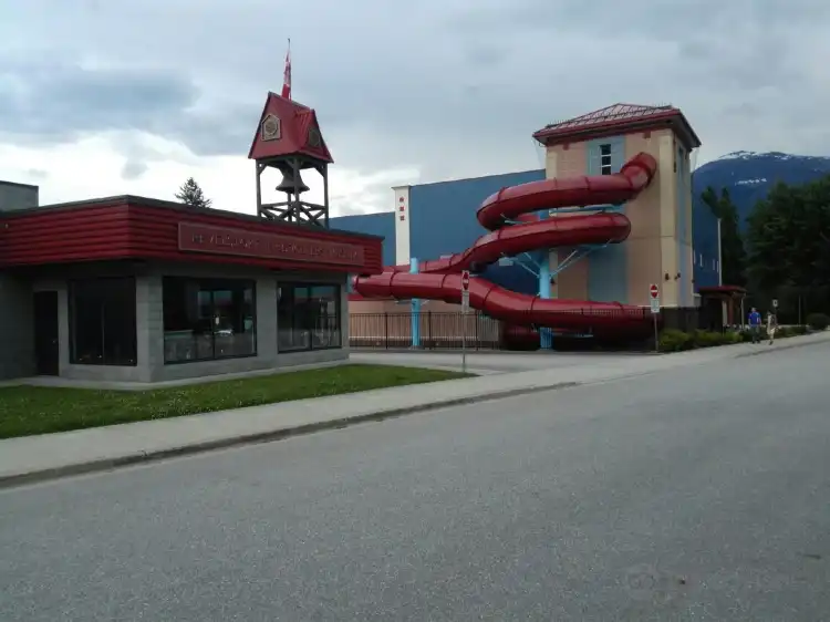 Hotel dekat Revelstoke Aquatic Centre