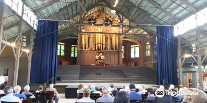 Round Lake Auditorium