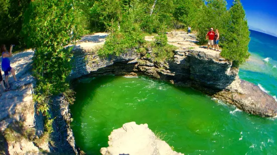 Cave Point County Park